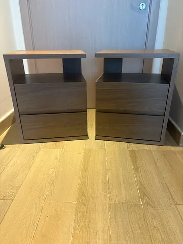 Pair of modern dark-wood veneer bedside tables with drawers