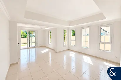 VACANT NOW | 4 BEDROOMS | PRIVATE LOCATION