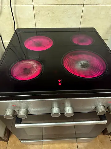 Used electric ceramic hob with built-in oven - 4 burners