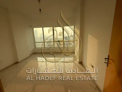 استمتع بالسكن العائلي في شقة واسعة للإيجار السنوي في منطقة المجاز 3 بالشارقة، تتميز بتصميم عملي ومساحات مريحة، مع إطلالة أمامية تمنح الشقة مظهراً مميز