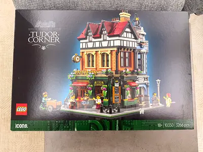 LEGO Icons 10350 Tudor Corner Modular Building - Sealed/Unused (3266 pcs)