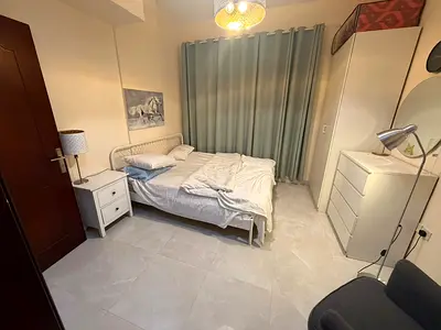 فرصة مميزة للسكن على كورنيش عجمان بإطلالة بحرية رائعة بناية الماسة – كورنيش عجمان غرفة وصالة للإيجار الشهري شامل الإيجار 4000 درهم شهريًا شامل