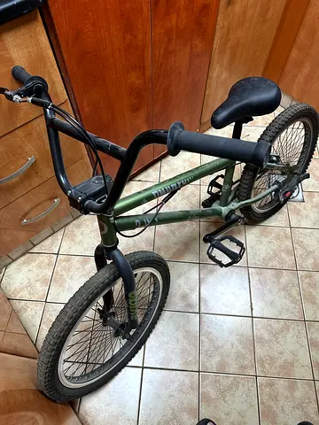 Sturdy Mountain BMX Avigo Bike 20 inches - Perfect for Thrilling Rides!