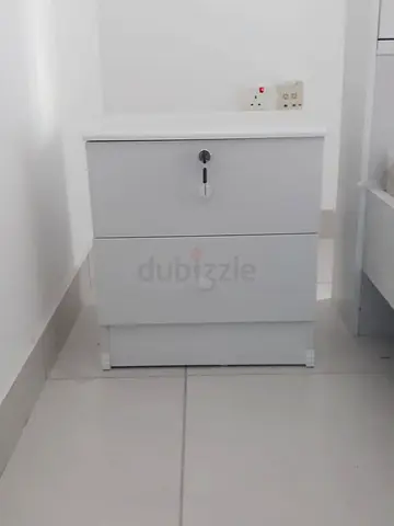White 2-Drawer Lockable Bedside Cabinet - Good quality