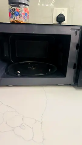 Used countertop microwave oven - good working condition