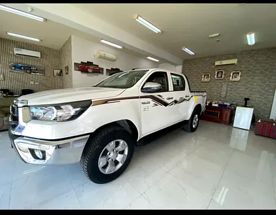 تويوتا هايلوكس 2024 اوتماتيك بحالة الوكالة Toyota Hilux SR5 2024 GCC Specs |