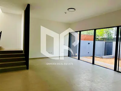 🏡 Exceptional Opportunity! Spacious 3-Bedroom Townhouse – Freehold Ownership ✨
