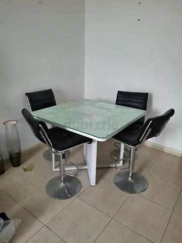 Beautiful dining table with 4 chairs available ready to sell