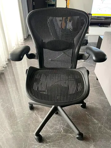 Herman miller Aeron size B fully loaded