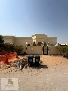 For rent: a luxurious villa in Al-Siyouh, consisting of 4 master bedrooms, a men's majlis, a women's