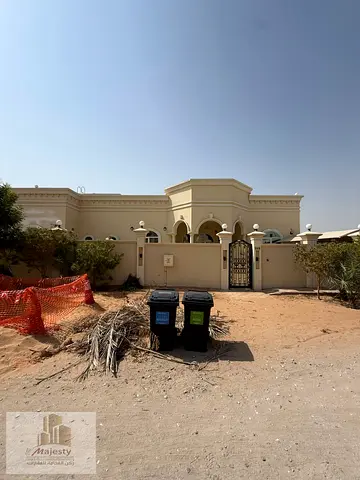 For rent: a luxurious villa in Al-Siyouh, consisting of 4 master bedrooms, a men's majlis, a women'