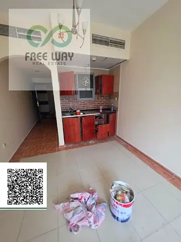 ✨ Apartment Features: Studio with a good size, central air conditioning, balcony