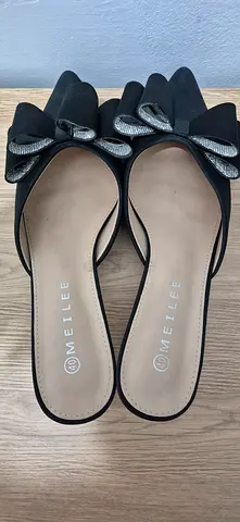 Women's shoes in perfect condition Simple use حذاء كعب قصير للسيدات بحاله ممتازه آستعمال بسيط للبيع