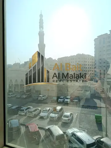 **ENGLISH TITLE** Spacious 3-Bedroom Apartment for Annual Rent in Al Majaz 3 with 1 Master Bedroom, 3 Bathrooms, 2 Balconies, Maid's Room and Central