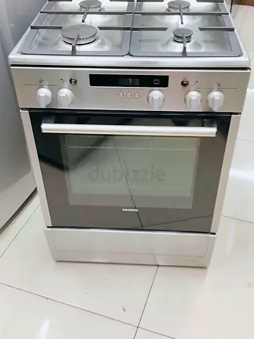 Siemens brand gas cooker 4 burner like new condition
