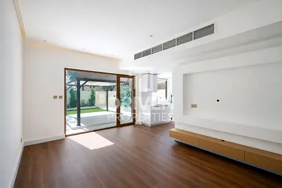 Vacant and Spacious | Well-managed Townhouse