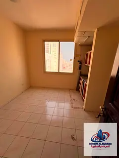 Studio in Al Nabaah near the roundabout, with central AC and central gas. Convenient access to local