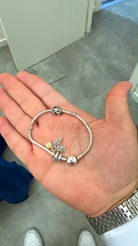 Pandora sterling silver charm bracelet with 4 charms - good condition