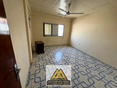 للإيجار عجمان الصناعية أمام جسر الاتحاد، غرفتان وصالة، حمامان، بدون مكيف. 25 ألف سنويًا، 4 دفعات، تأمين 2500 كاش. الشيرنج مسموح.