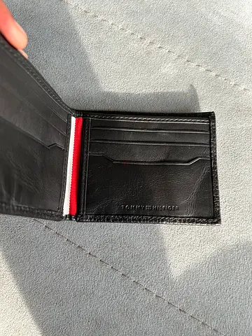 Tommy Hilfiger black leather wallet