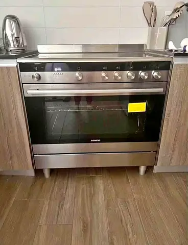Siemens iq700 Stainless Steel Freestanding Electric Cooker with Oven - Good Condition