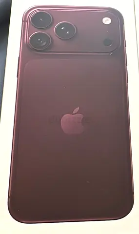 iPhone 18 Pro Max Burgundy