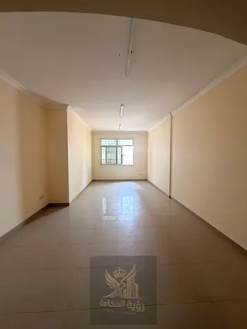 Two-Bedroom Apartment for Annual Rent in Al Khan, Sharjah Enjoy a beautiful sea view in this apartment located in Al Khan, behind Al Tarboush Al Sour
