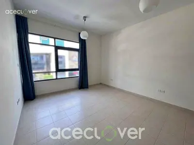 2 BHK / Spacious / Available 1st DEC