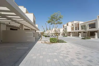 4BR Townhouse | Vacant | Near Central Hub