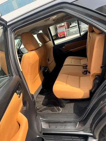 2022 Toyota FORTUNER — миниатюра 11
