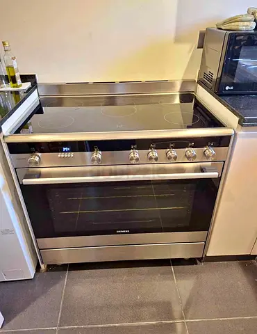 Siemens IQ700 Electric cooker Same Like new Condition And Perfect working
