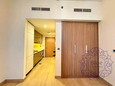 Stylish Studio with Built-In Appliances & Wardrobes