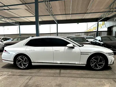 صورة 2 لـ 2023 Genesis G90