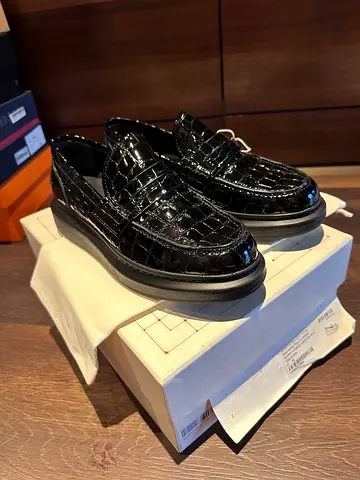 BRAND NEW ALEXANDER McQUEEN GLOSSY CROC EMBOSSED LEATHER LOAFERS SIZE 40