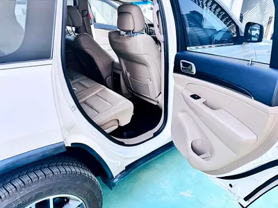 2019 JEEP GRAND CHEROKEE photo 9