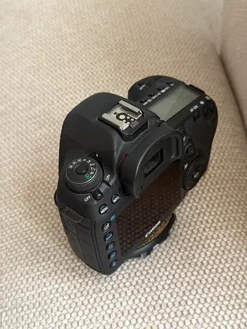 Canon 5D Mark iv EOS DSLR body only - excellent condition