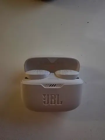 JBL True Wireless Earbuds with Charging Case — Excellent Condition