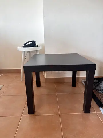 Simple dark wood coffee table - good condition
