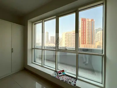 3 غرف وصالة بالمجاز 2 | شقة مجددة بالكامل | نظام سمارت هوم | إطلالات مفتوحة | باركينج مجاني