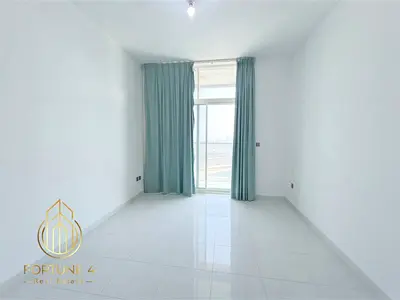 Unfurnished| Closed Kitchen| With Balcony| High Floor| Family Building