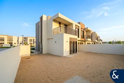 Single Row | Pool & Park Backing | Vacant