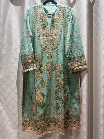 Sobia Nazeer - Light Green Embroidered Lawn Kurta — Excellent Condition