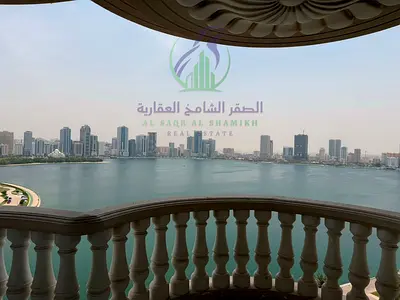 شقة 4 غرف 2 ماستر وخادمة ماستر اطلالة بحرية مميزه وموقع حيوي يضم جميع الخدمات مع دريسينج روم و2 تراس وباركنج وبول وجيم وتكييف علي المالك