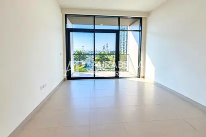 LOCATED ON THE PARK | BRAND NEW | SUPERB AMENITIES