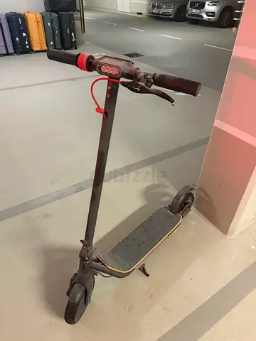 Crony Electric Scooter + charger — Needs Throttle Repair