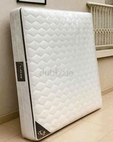 Brend new king size 180:200 cm spring Top memory foam mattress available 28 cm thikniss