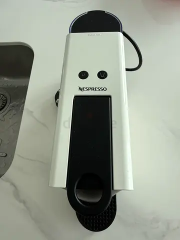 Nespresso Essenza Mini Coffee Machine - Like New!