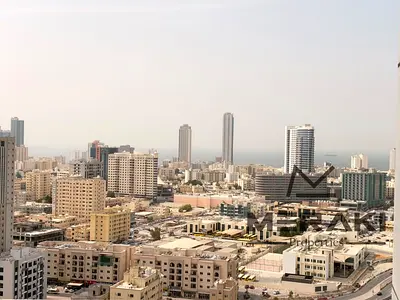 اطلالة مفتوحة بالكامل على المدينة غرفه وصاله
