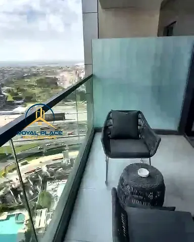 Prime Location| Bright | Vacant | Furnished