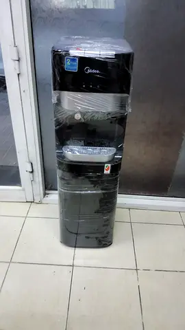 Bottom load water dispenser